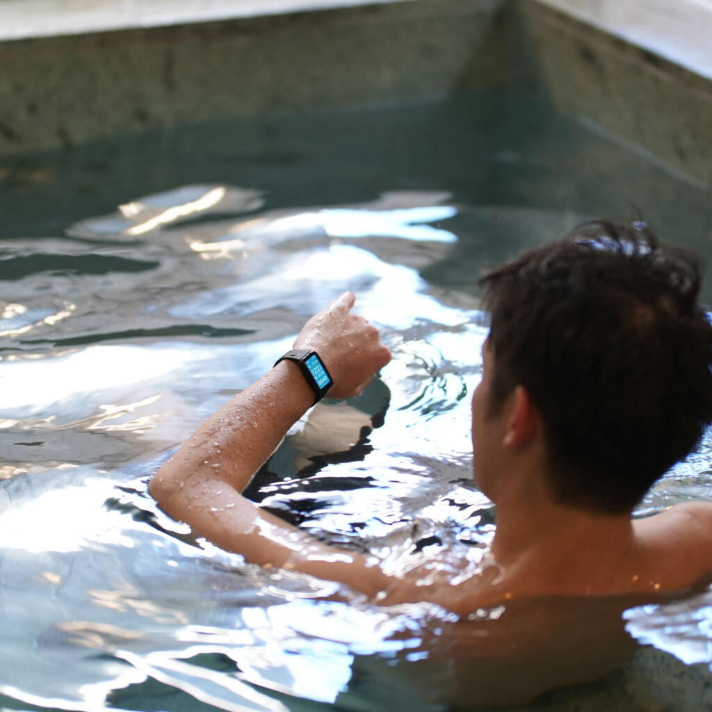 入浴中でも見やすいIPSディスプレイのイメージ