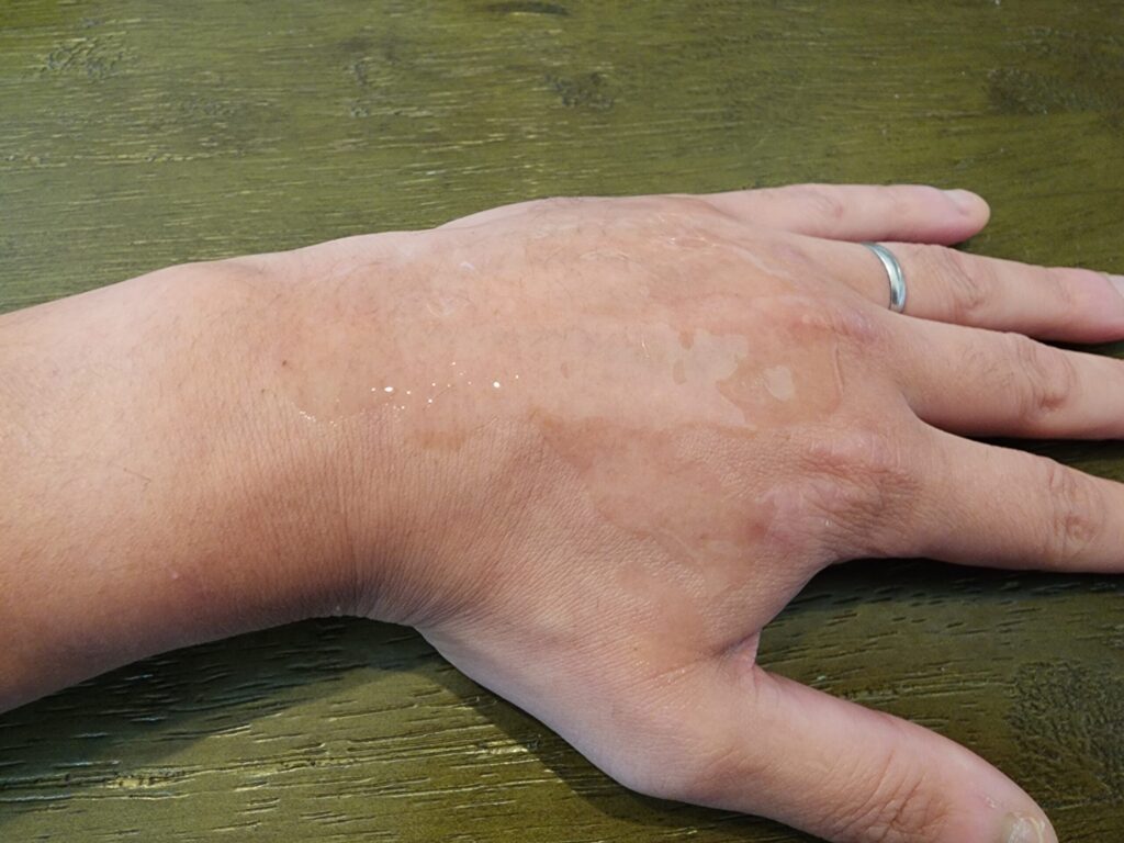 エッセンスローション、塗り広げた後