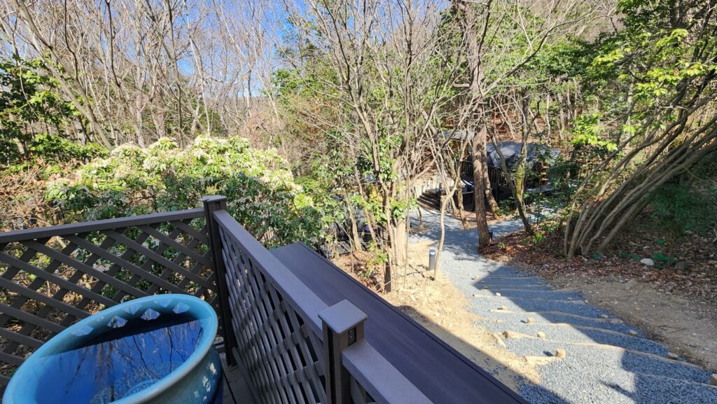 曼荼羅エリアの入り口から見た杜エリア